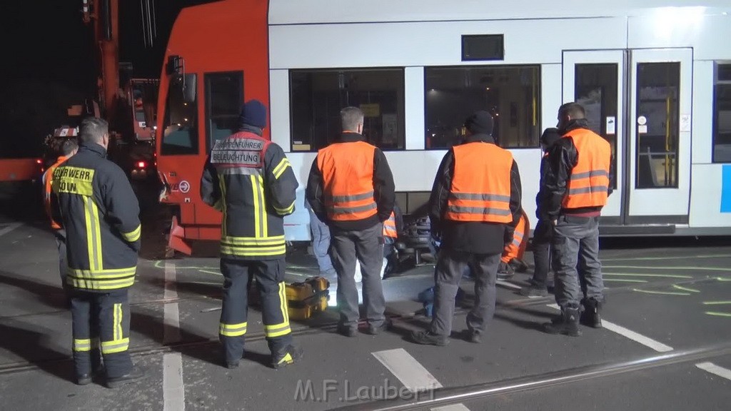 VU LKW KVB Bahn Koeln Merkenich Emdenerstr P14.jpg